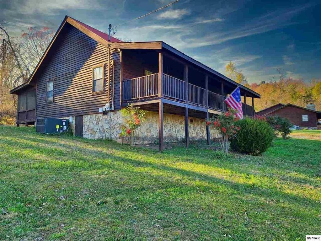 Beautiful View! Log Cabin,Fireplace,Hot Tub,Arcade,Pool,Fishing Sevierville Exterior foto